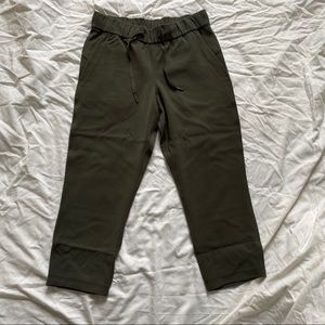 Lululemon “on the fly” olive green Capri jogger